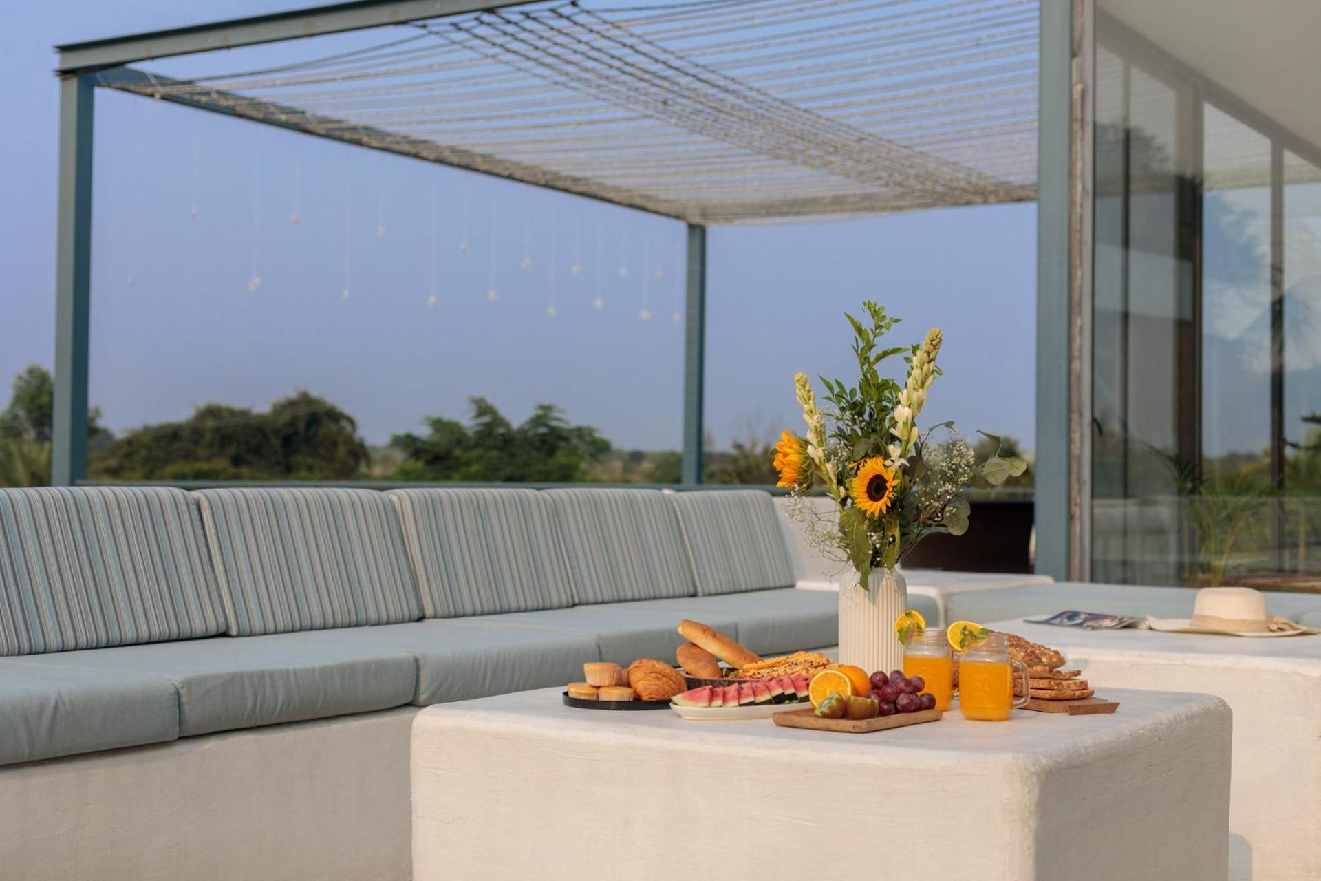 Open House By Stayvista: Nature Retreat with Pool & Expansive Lawn Shikrapur Exterior photo