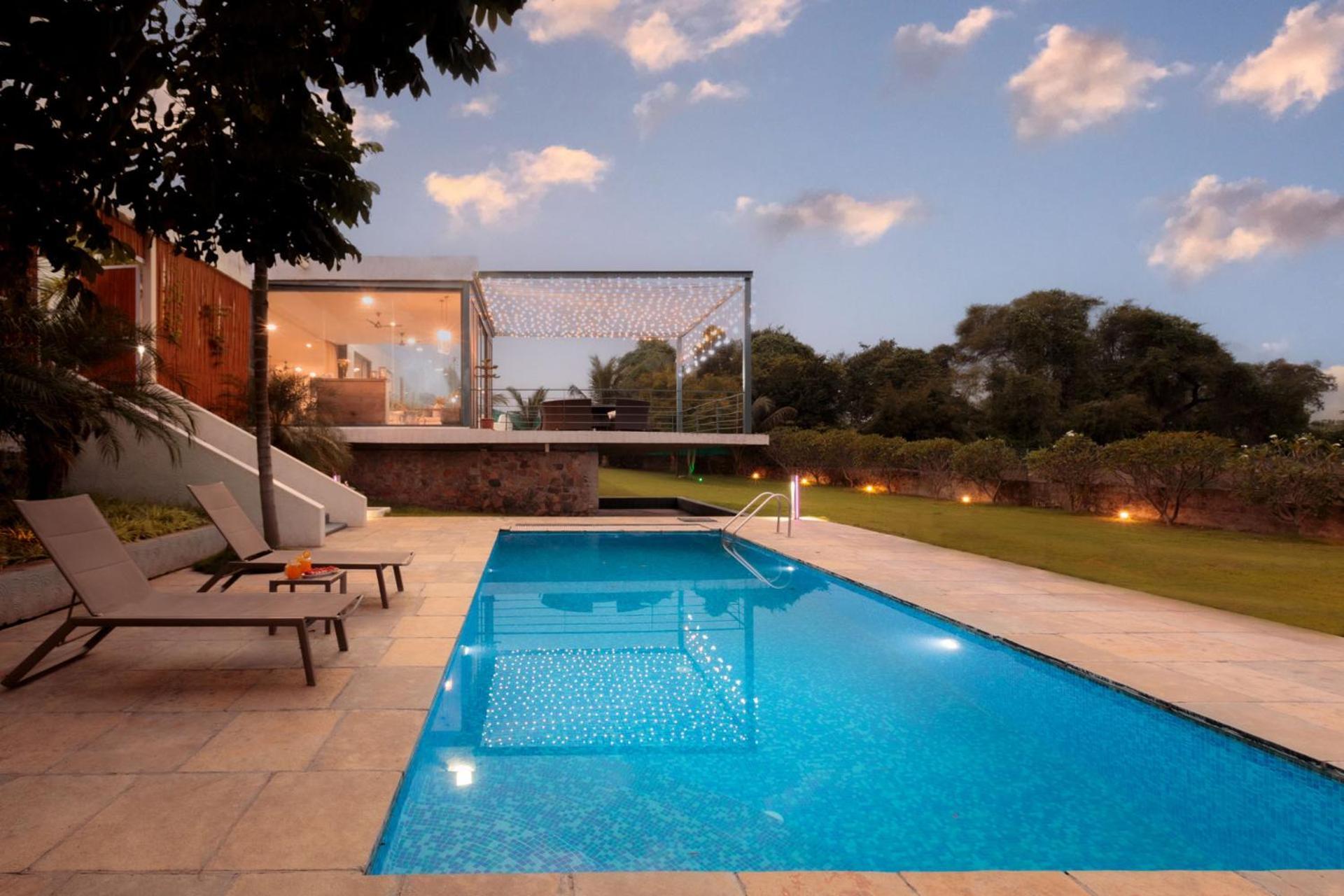 Open House By Stayvista: Nature Retreat with Pool & Expansive Lawn Shikrapur Exterior photo